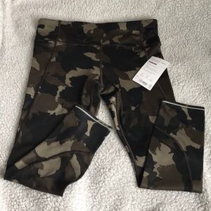 NWT Athleta run free camo 7/8 tight